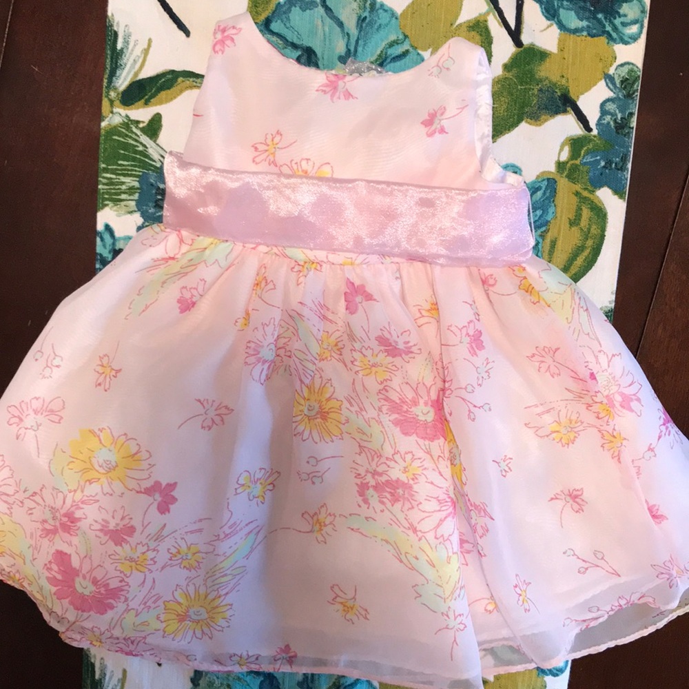 Pretty pink floral dress! 🌼👧🏼